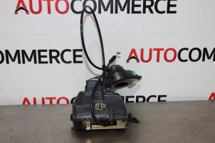 Used Rear door mechanism 4-door, right Renault Clio IV Estate/Grandtour (7R) 0.9 Energy TCE 90 12V Price on request offered by Autocommerce