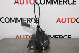 Used Rear door lock mechanism 4-door, left Renault Clio IV Estate/Grandtour (7R) 0.9 Energy TCE 90 12V Price on request offered by Autocommerce