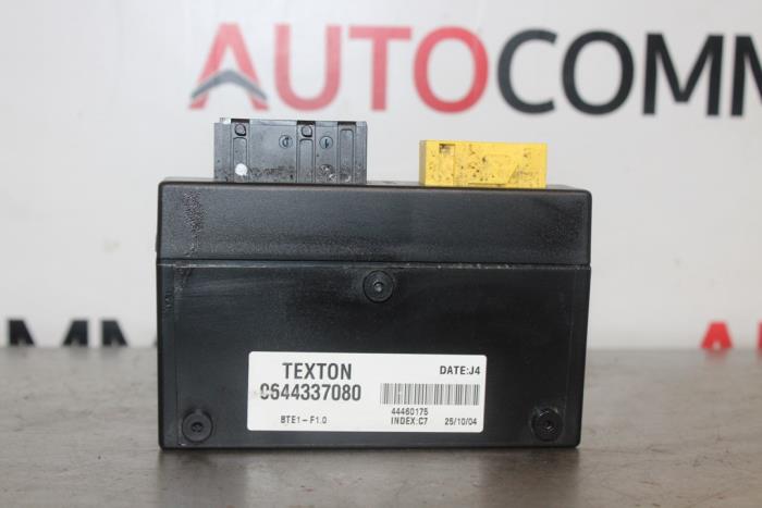Begagnade Dator, cabriolet Peugeot 206 CC (2D) 1.6 16V Pris € 20,00 Marginaltabell erbjuds av Autocommerce
