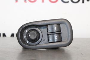 Usados Interruptor de ventanilla eléctrica Renault Kangoo Express (FW) 1.6 16V GPL Precio € 25,00 Norma de margen ofrecido por Autocommerce