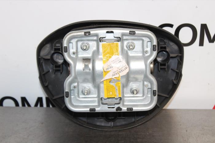 Left airbag (steering wheel) from a Renault Clio III (BR/CR) 1.2 16V TCe 100 2008