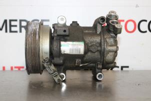 Used Air conditioning pump Renault Clio III (BR/CR) 1.2 16V TCe 100 Price € 70,00 Margin scheme offered by Autocommerce