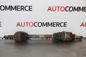 Used Front drive shaft, left Renault Clio III (BR/CR) 1.2 16V TCe 100 Price € 50,00 Margin scheme offered by Autocommerce