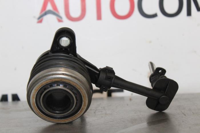 Begagnade Trycklager Renault Clio III (BR/CR) 1.2 16V TCe 100 Pris € 20,00 Marginaltabell erbjuds av Autocommerce