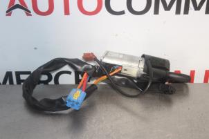 Used Ignition lock + key Mercedes 206 Price € 25,00 Margin scheme offered by Autocommerce