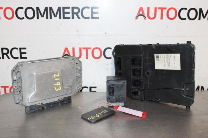 Used Engine management computer Renault Megane II (BM/CM) 1.4 16V 98 Price on request offered by Autocommerce