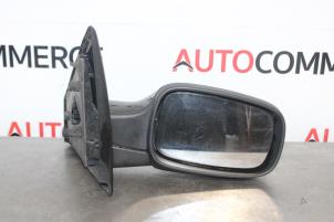 Used Wing mirror, right Renault Clio III (BR/CR) 1.2 16V TCe 100 Price on request offered by Autocommerce