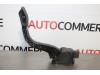 Accelerator pedal from a Peugeot 206+ (2L/M) 1.1 XR,XS 2009