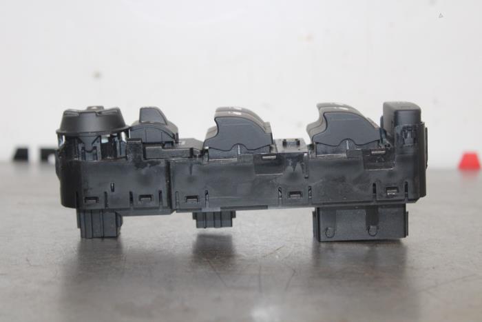 Usados Interruptor de ventanilla eléctrica Opel Grandland (X) Precio € 25,00 Norma de margen ofrecido por Autocommerce