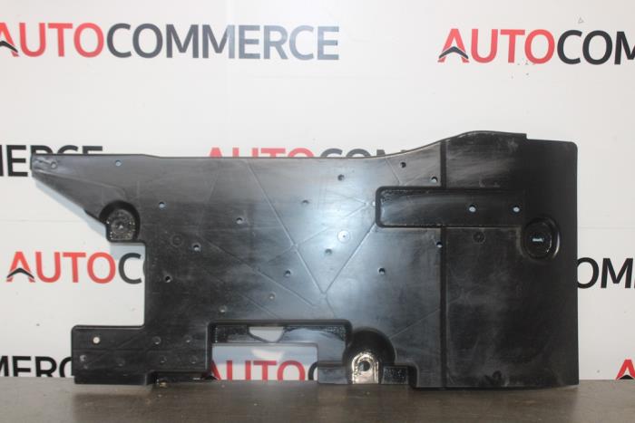 Plaque de protection moteur d'un Citroën C4 Picasso (3D/3E) 1.2 12V PureTech 130 2015