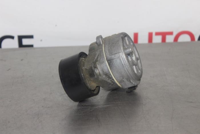 Usados Tensor correa múltiple Peugeot 208 I (CA/CC/CK/CL) 1.2 12V e-THP PureTech 110 Precio € 20,00 Norma de margen ofrecido por Autocommerce