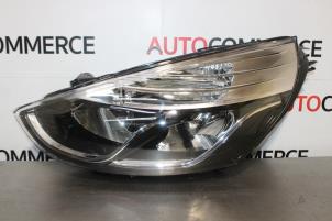 New Headlight, left Renault Clio IV (5R) Price € 133,10 Inclusive VAT offered by Autocommerce