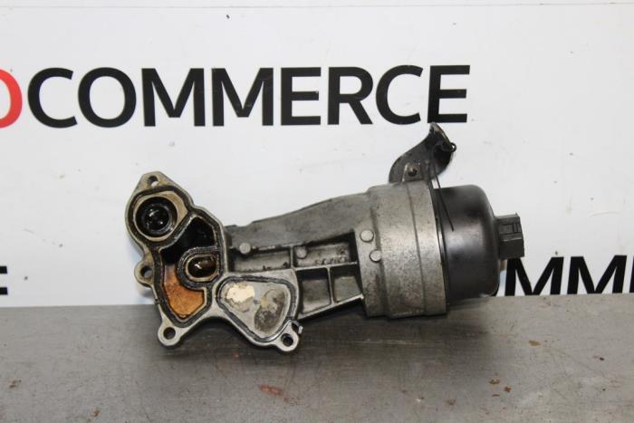 Gebrauchte Ölfiltergehäuse Peugeot 207/207+ (WA/WC/WM) 1.4 16V VTi Preis auf Anfrage angeboten von Autocommerce