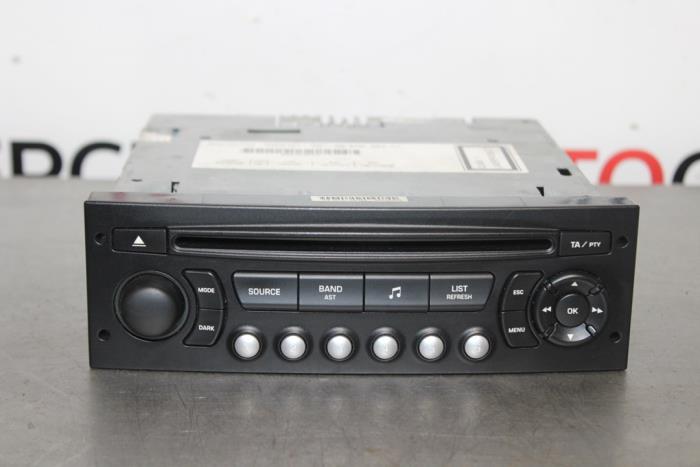 Radio from a Peugeot 307 (3A/C/D) 1.6 HDi 16V 2008