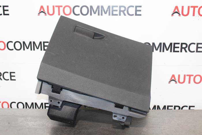 Begagnade Handskfack Peugeot 5008 II (M4/MC/MJ/MR) Pris på förfrågan erbjuds av Autocommerce