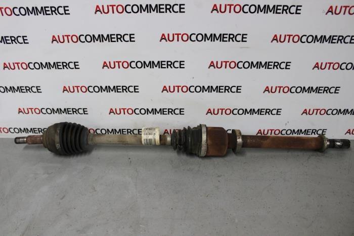 Front drive shaft, right from a Renault Clio III (SR) 1.5 dCi 70 2010