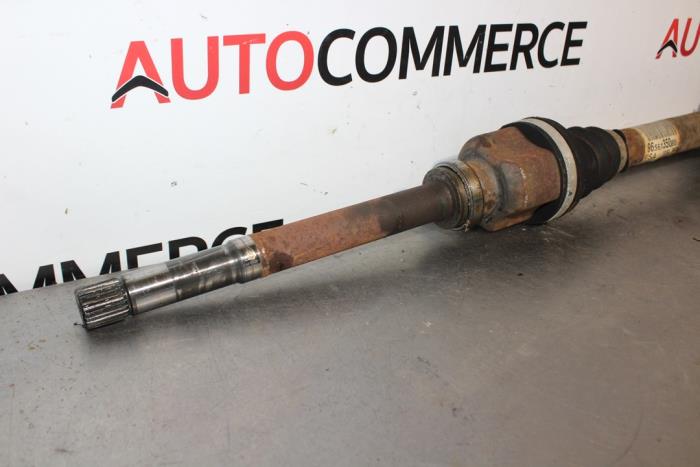 Front drive shaft, right from a Peugeot 207 SW (WE/WU) 1.6 HDi 16V 2010