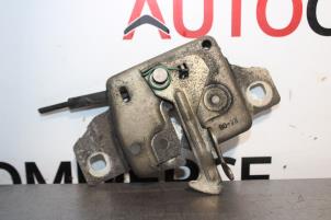 Used Bonnet lock mechanism Renault Modus/Grand Modus (JP) 1.5 dCi 65 FAP Price on request offered by Autocommerce