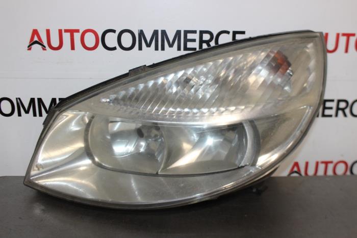 Headlight, left from a Renault Scénic II (JM) 2.0 16V 2004