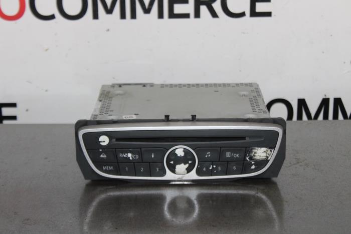 Radioodtwarzacz CD z Renault Scénic III (JZ) 1.5 dCi 105 2011
