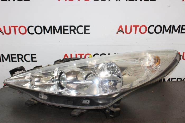 Używane Reflektor lewy Peugeot 207 CC (WB) 1.6 16V Cena € 70,00 Procedura marży oferowane przez Autocommerce