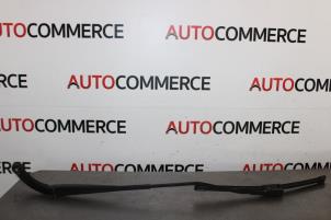 Used Front wiper arm Dacia Lodgy (JS) 1.2 TCE 16V Price on request offered by Autocommerce