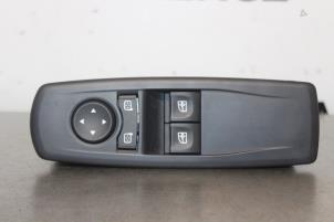 Usados Interruptor de ventanilla eléctrica Renault Megane III Coupe (DZ) 2.0 16V CVT Precio de solicitud ofrecido por Autocommerce