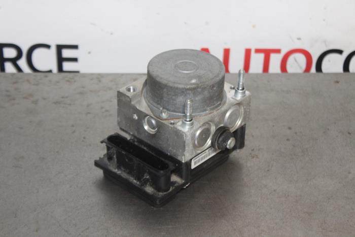 Begagnade ABS-pump Renault Clio III (BR/CR) 1.2 16V 75 Hi-Flex Pris € 20,00 Marginaltabell erbjuds av Autocommerce