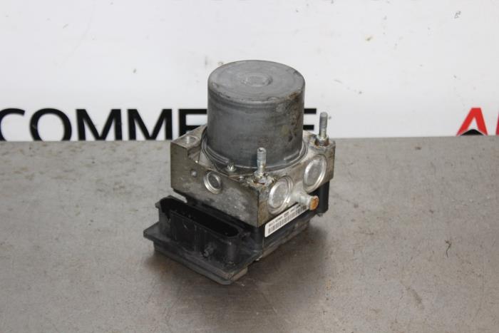 Begagnade ABS-pump Peugeot 307 (3A/C/D) 1.6 HDiF 16V Pris € 40,00 Marginaltabell erbjuds av Autocommerce