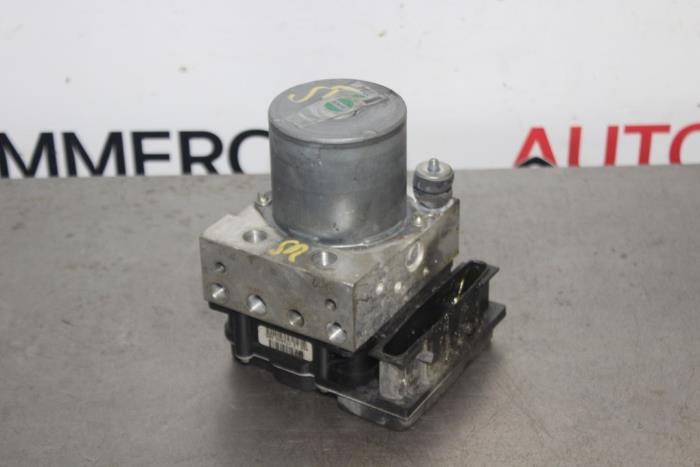 Begagnade ABS-pump Peugeot 307 (3A/C/D) 2.0 16V Pris € 60,00 Marginaltabell erbjuds av Autocommerce