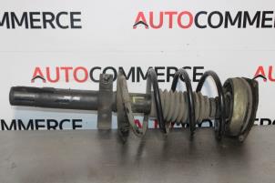 Used Fronts shock absorber, left Renault Megane II CC (EM) 1.6 16V Price € 40,00 Margin scheme offered by Autocommerce