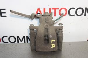 Used Rear brake calliper, left Renault Clio III Estate/Grandtour (KR) 1.2 16V TCe Price on request offered by Autocommerce
