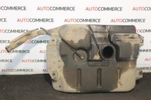 Używane Zbiornik Renault Trafic New (FL) 1.9 dCi 100 16V Cena na żądanie oferowane przez Autocommerce