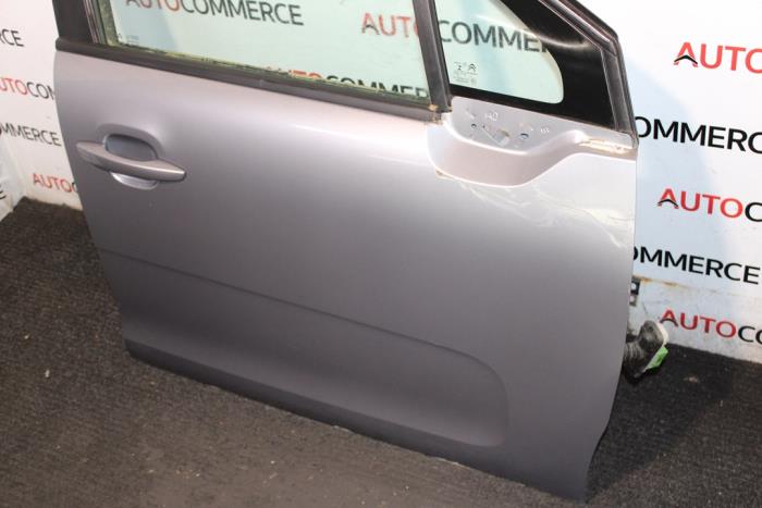 Puerta 4 puertas derecha delante de un Citroën C3 (SX/SW) 1.2 Vti 12V PureTech 82 Van 2021