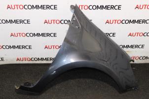 Used Front wing, right Renault Clio III (BR/CR) 1.4 16V Price on request offered by Autocommerce
