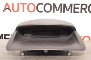 Used Interior display Renault Clio III (BR/CR) 1.2 16V 75 Price on request offered by Autocommerce