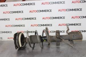 Used Front shock absorber, right Renault Clio III (BR/CR) 1.2 16V 65 Price € 70,00 Margin scheme offered by Autocommerce