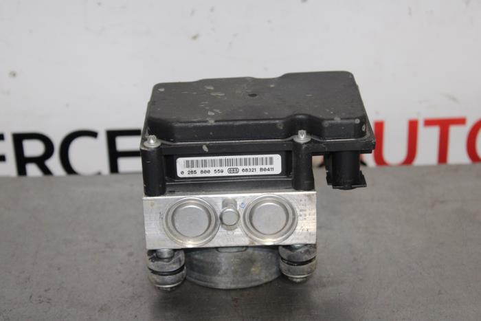 Begagnade ABS-pump Renault Clio III (BR/CR) 1.2 16V 65 Pris € 20,00 Marginaltabell erbjuds av Autocommerce