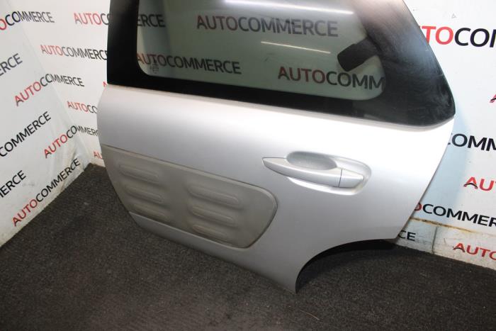 Rear door 4-door, left from a Citroën C4 Cactus (0B/0P) 1.2 PureTech 82 12V 2015