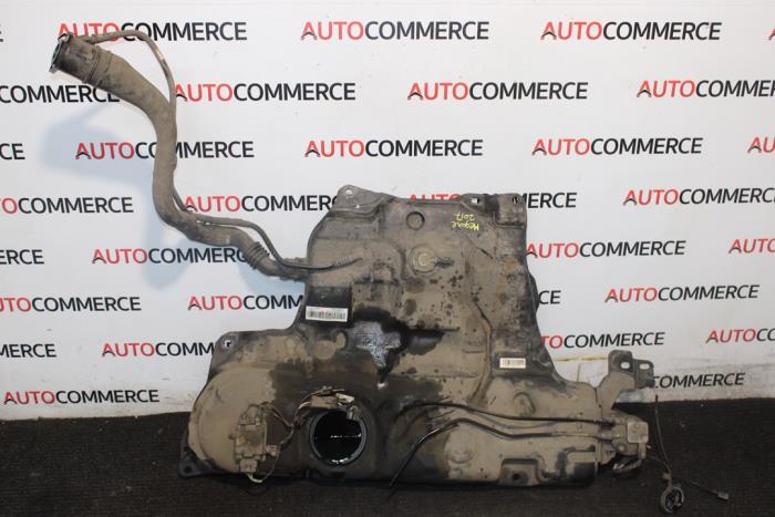 Begagnade Tank Renault Megane IV Estate (RFBK) 1.5 Energy dCi 110 Pris på förfrågan erbjuds av Autocommerce