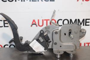 Used Accelerator pedal Renault Megane IV Estate (RFBK) 1.5 Energy dCi 110 Price on request offered by Autocommerce