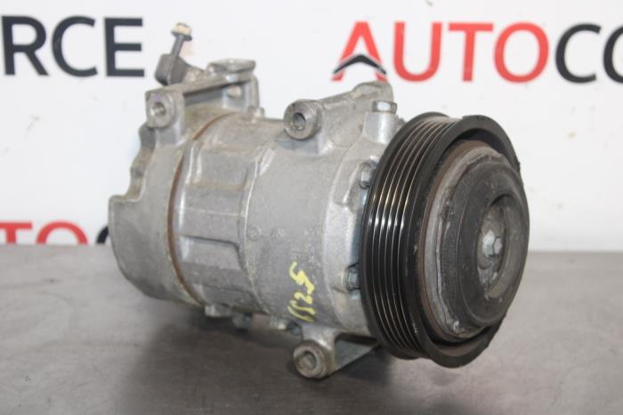 Air conditioning pump from a Renault Megane IV Estate (RFBK) 1.5 Energy dCi 110 2016
