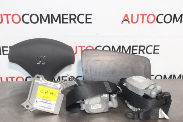 Airbag set from a Peugeot 107 1.0 12V 2013