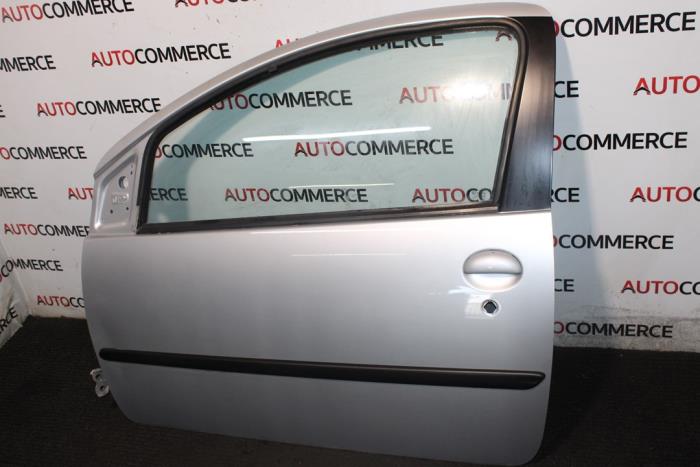 Puerta 2 puertas izquierda de un Citroën C1 1.0 12V 2014