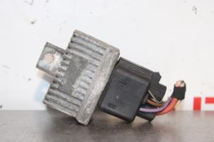 Used Glow plug relay Renault Clio III (BR/CR) 1.5 dCi 105 Price on request offered by Autocommerce