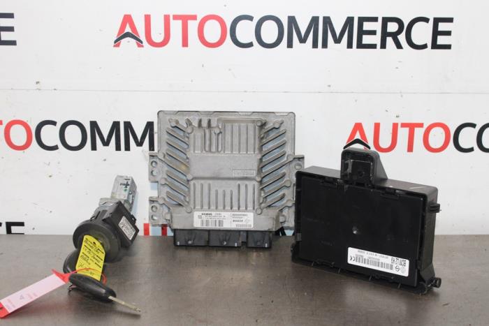 Used Engine management computer Renault Clio III (BR/CR) 1.5 dCi 105 Price on request offered by Autocommerce