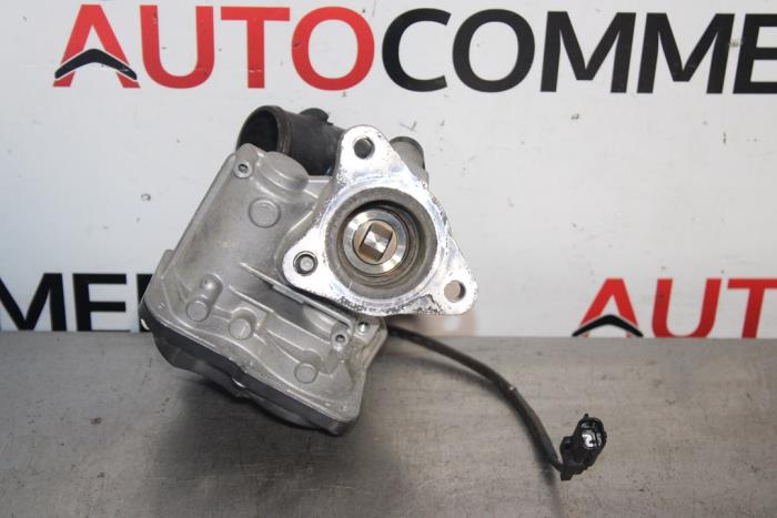 Throttle body from a Renault Kangoo Express (FW) 1.5 dCi 90 FAP 2016