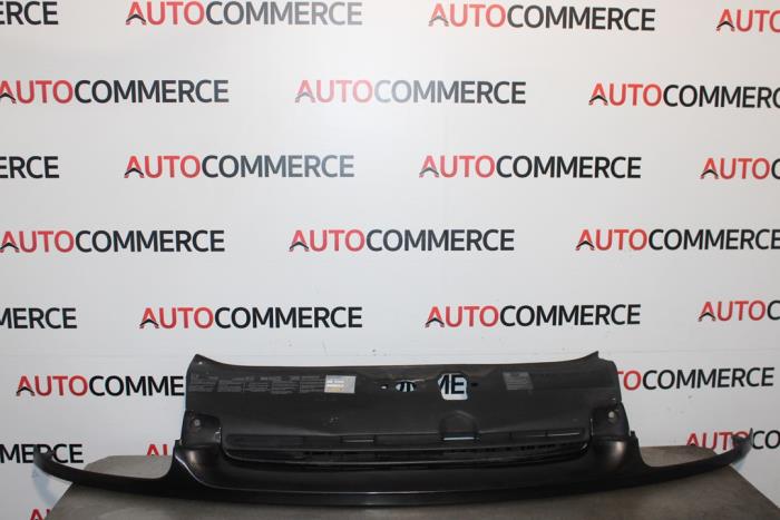 Begagnade Grill Renault Clio II (BB/CB) 1.4 Pris € 30,00 Marginaltabell erbjuds av Autocommerce