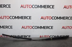 Used Front wiper arm Renault Clio III (BR/CR) 1.6 16V Price on request offered by Autocommerce