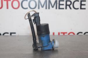 Used Windscreen washer pump Renault Clio III (SR) 1.5 dCi 70 Price on request offered by Autocommerce